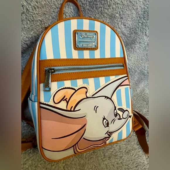 🐘Like NEW! Disney Dumbo Loungefly Mini Backpack - Picture 2 of 5